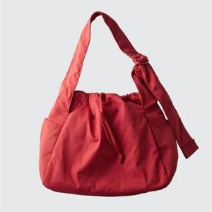 UNIQLO : C Soft Puffy Shoulder Bag in Red